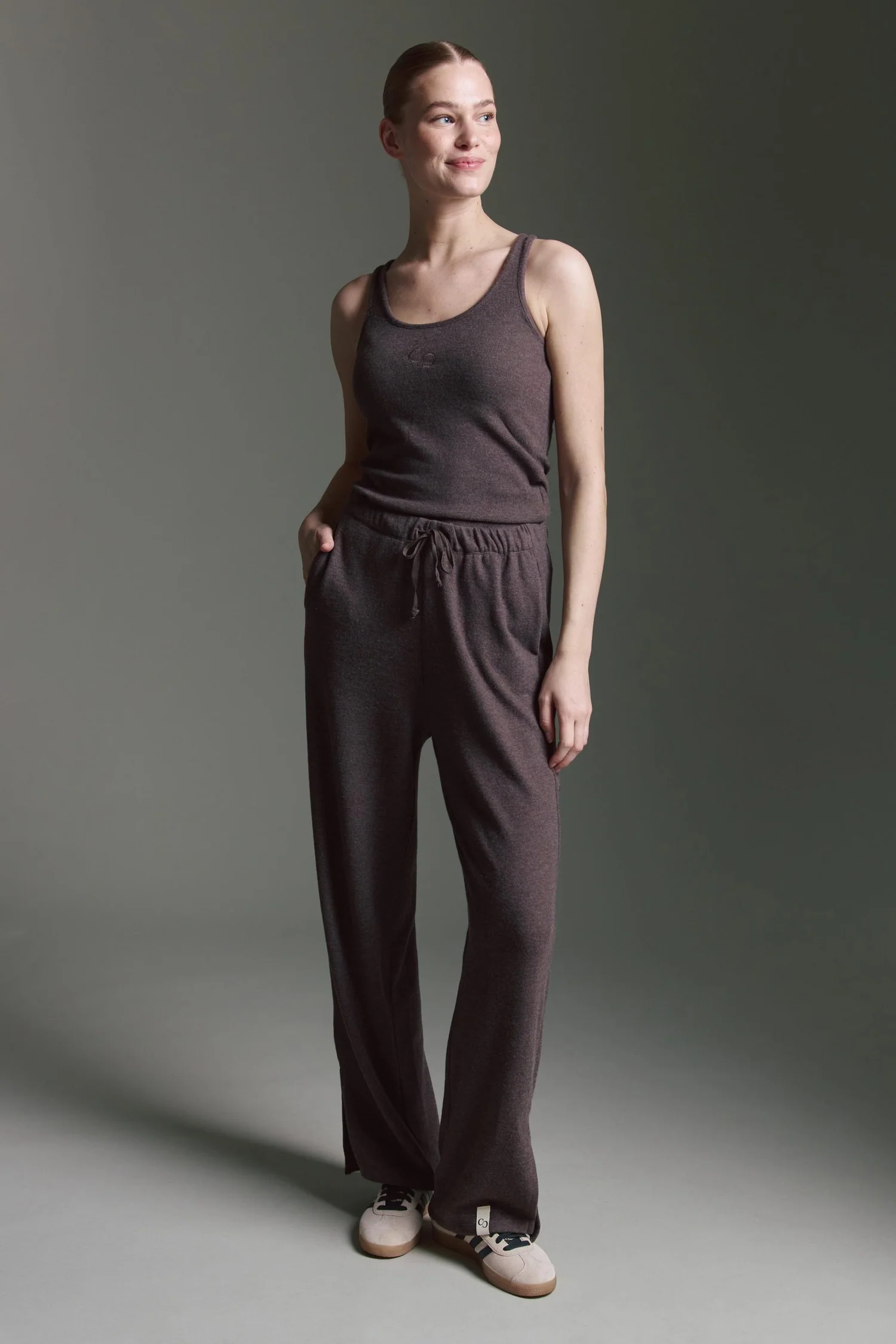 Hose Makeda (espresso melange)