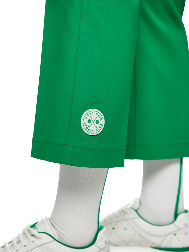 Schuh, Sneaker, Person, Kurze Hose, Mantel