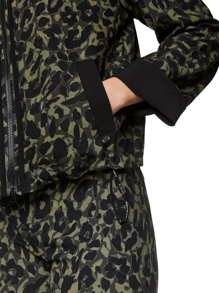 Mantel, Langarm, Militärische Uniform, Person, Jacke